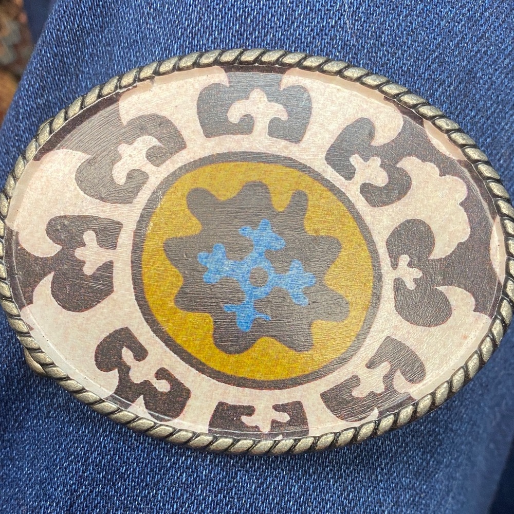 Loopy Lou Oval Belt Buckle with Intricate Design